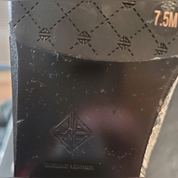 SOLD Like new Antonio Melani Leather Booties - Picture 8 of 10